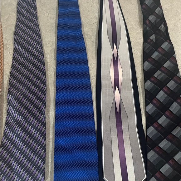 Elegant Men's Tie Collection - Assorted Color like new - Picture 3 of 3